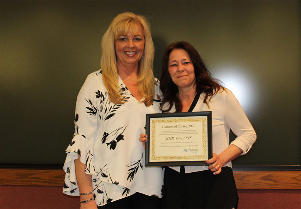 Sherry Watkins presents the Cameos of Caring Award to Jody Collins